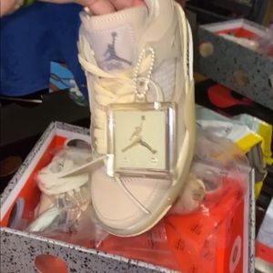 Off-white x Wmns Air Jordan 4 SP ‘sail’